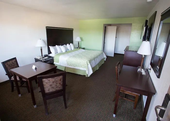 Days Inn By Wyndham Oceanside