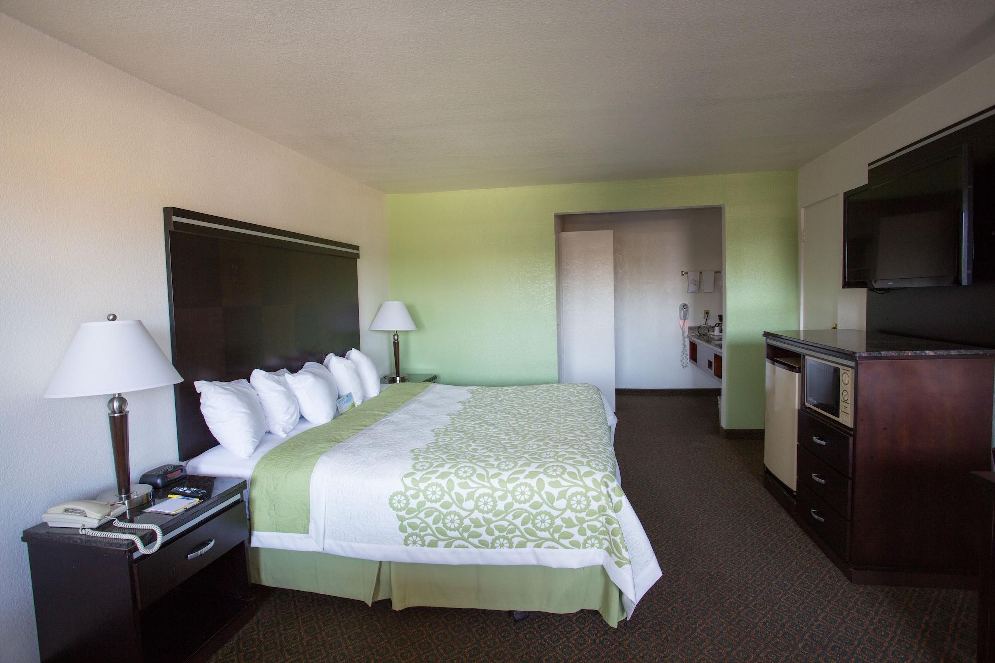 Days By Wyndham Oceanside