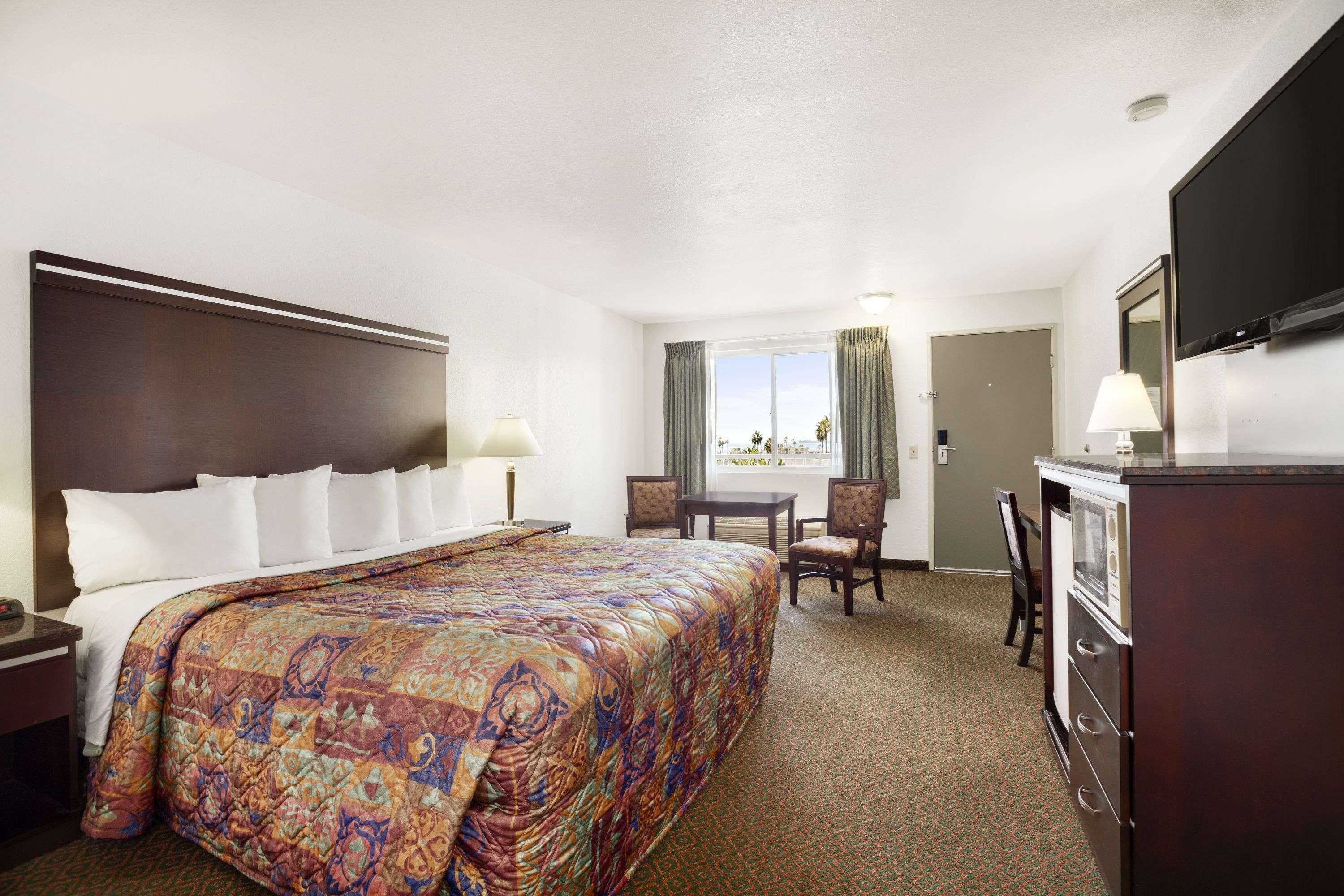 Days By Wyndham Motel