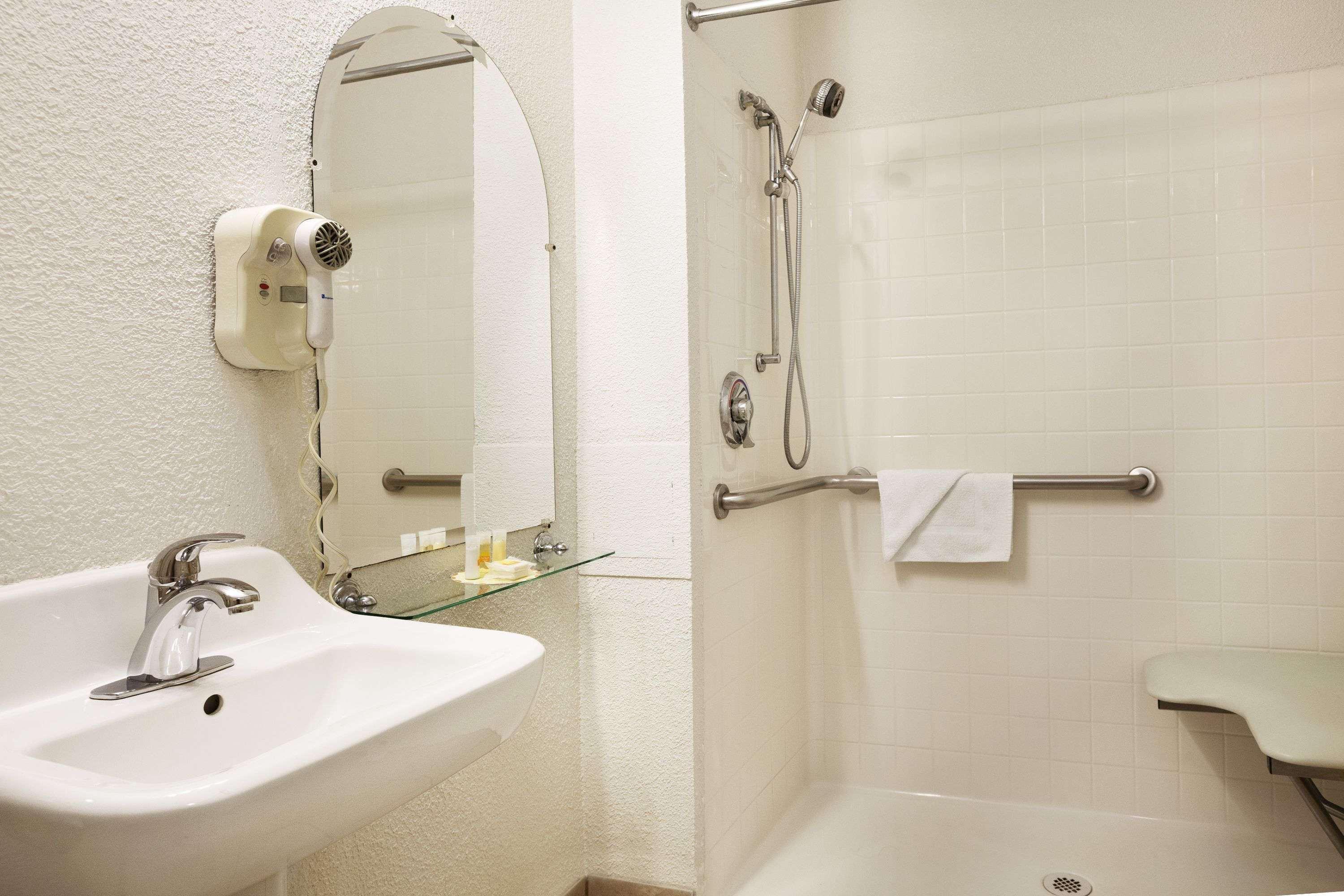 Days By Wyndham Oceanside