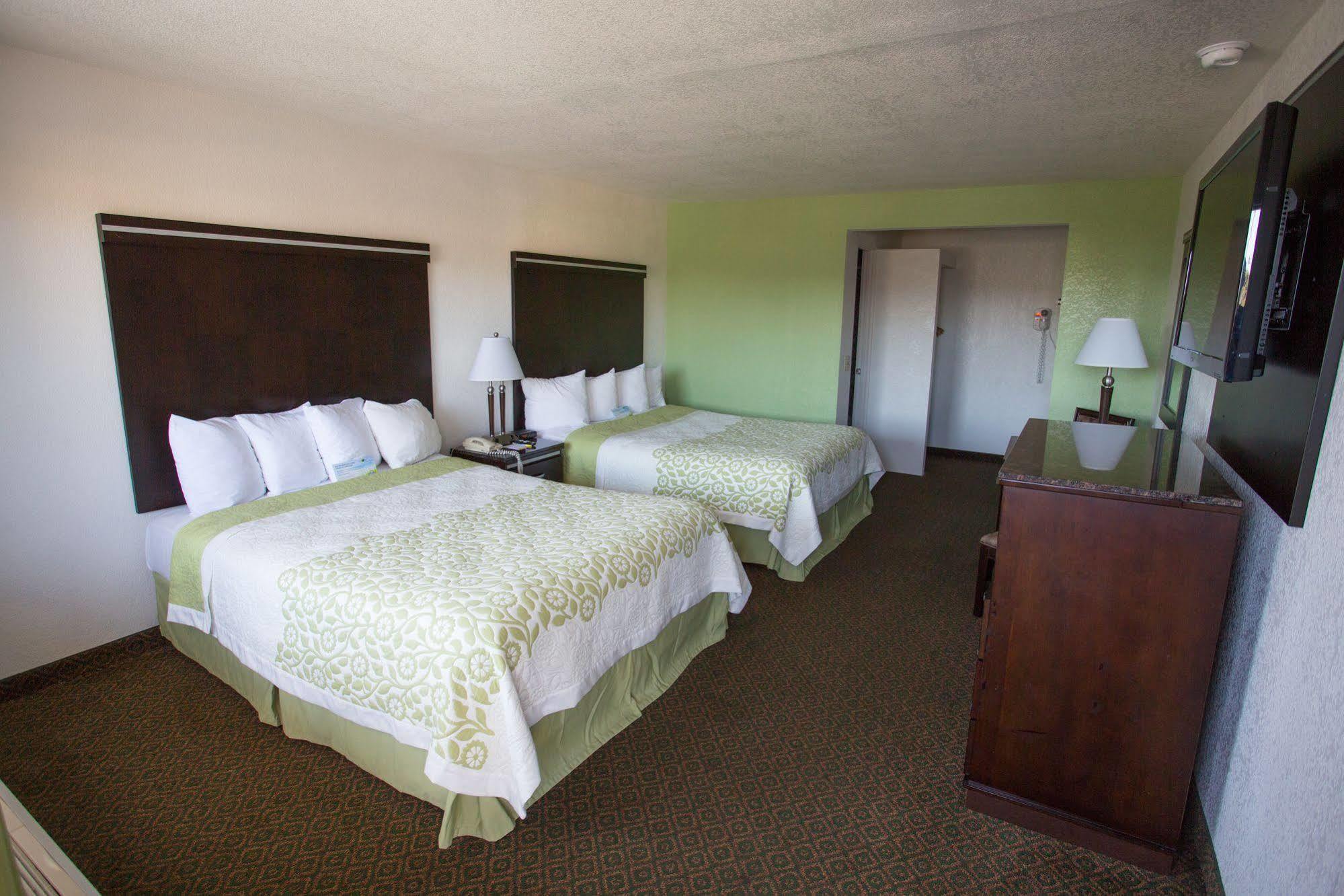 Days By Wyndham Motel Oceanside